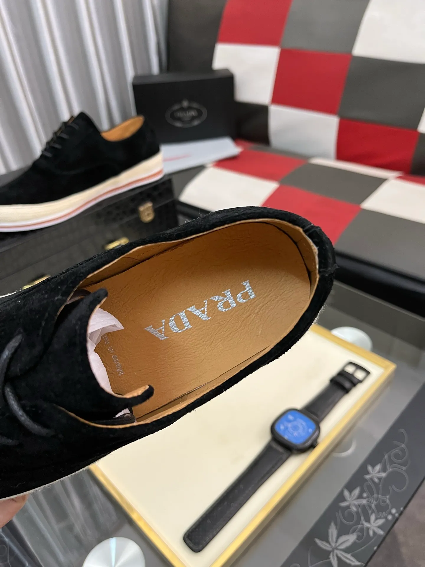 Men's shoes 💰440⌚️⌚️【PRADA】Prada ~ unique and casual style. New models from Prada official website are coming [Celebrate][Celebrate]🏃High-end brand casual shoes ➕Full set of packaging😍😍 Men's 2023 counters are on sale simultaneously, Italian imported brands select first-layer Italian cowhide. 🐑Sheepskin lining (refuses to discolor and rub feet) Sole: Original sole specially provided by the original factory 🎬Better in kind Size number: 38-442️⃣Colors available